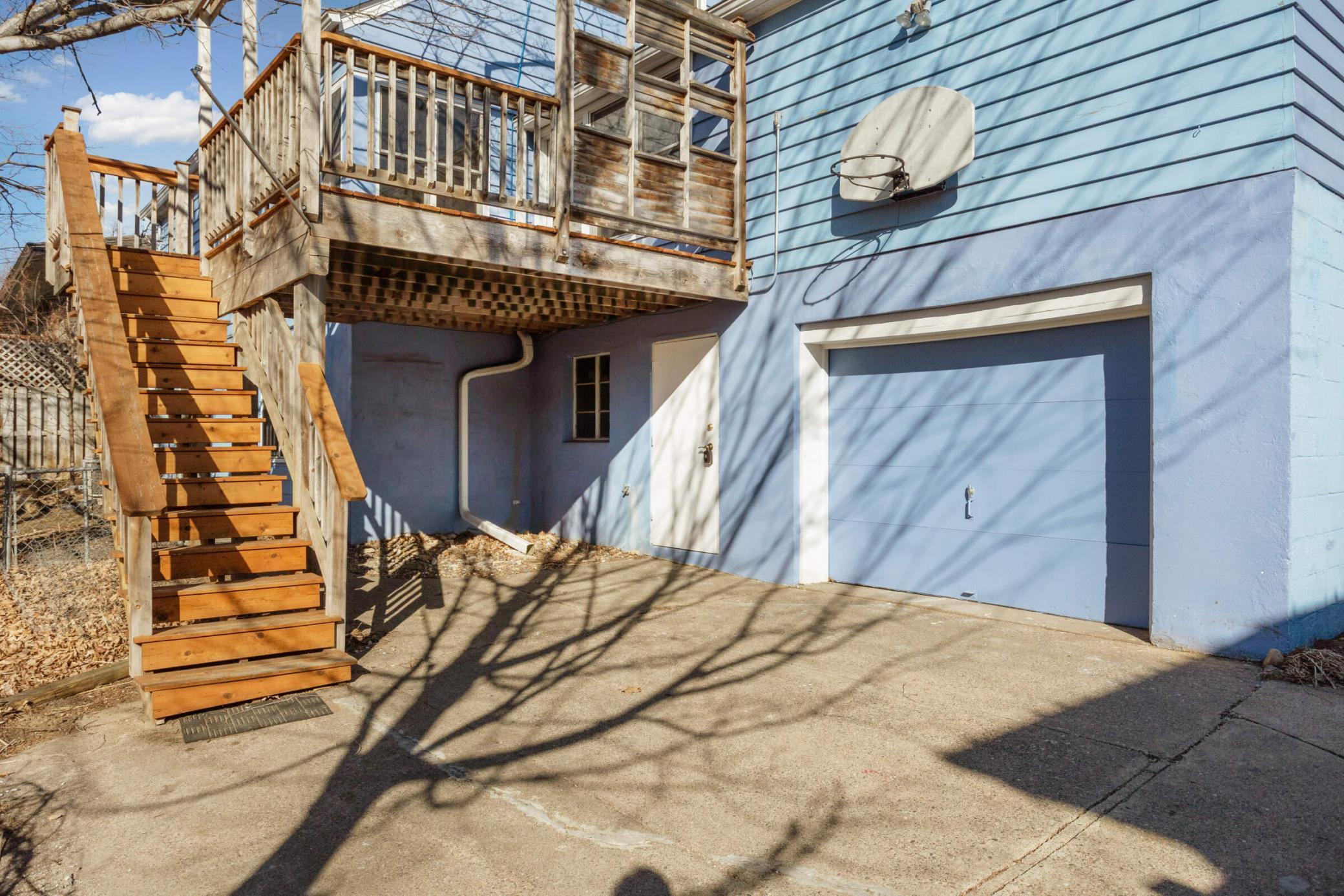 2667 Parkview Boulevard