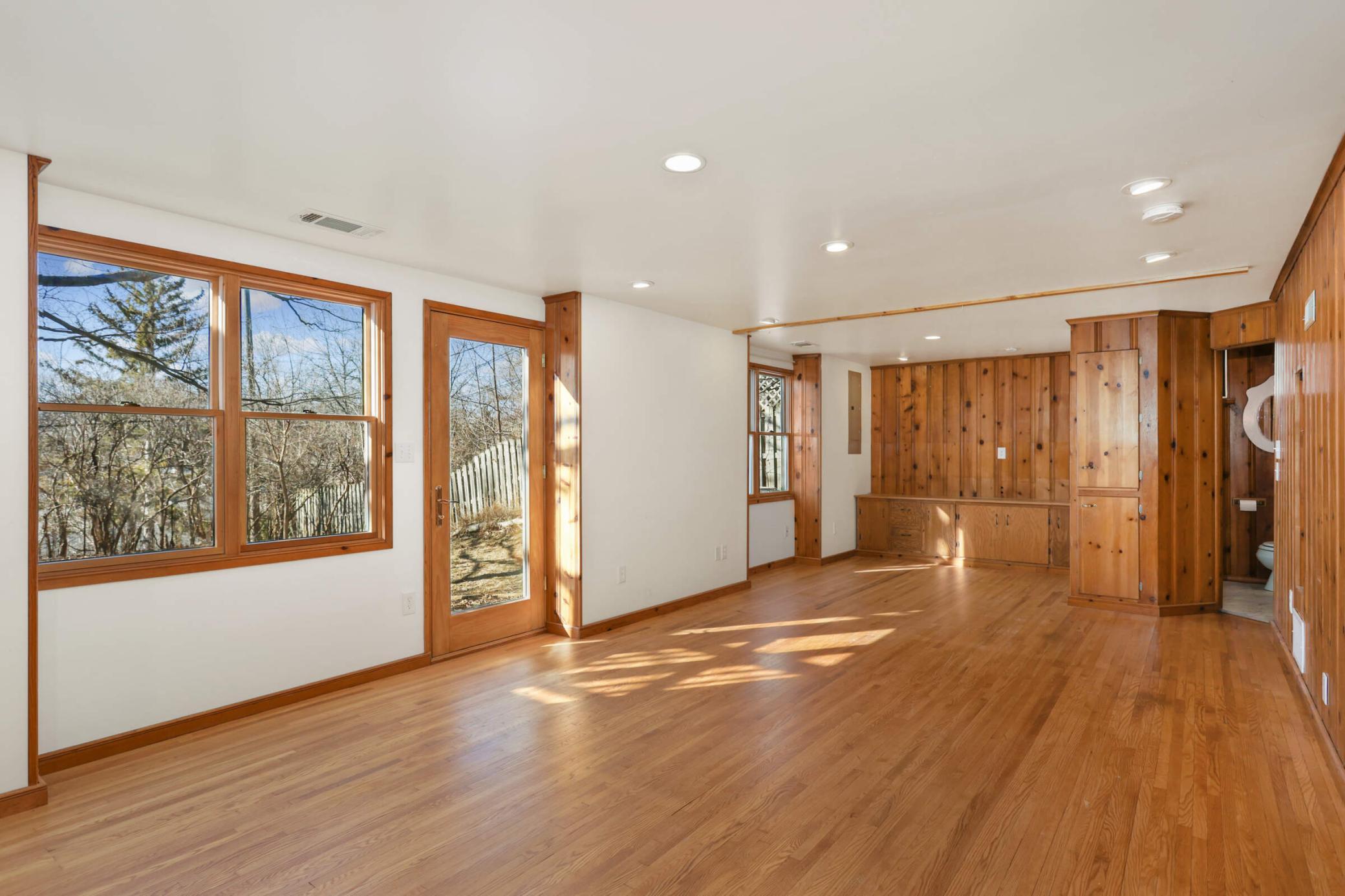 2667 Parkview Boulevard