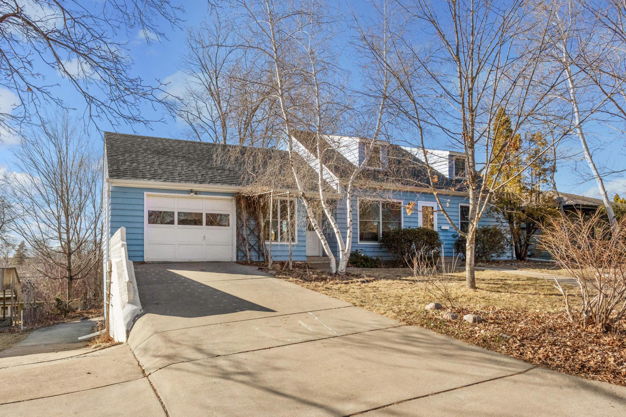 2667 Parkview Boulevard