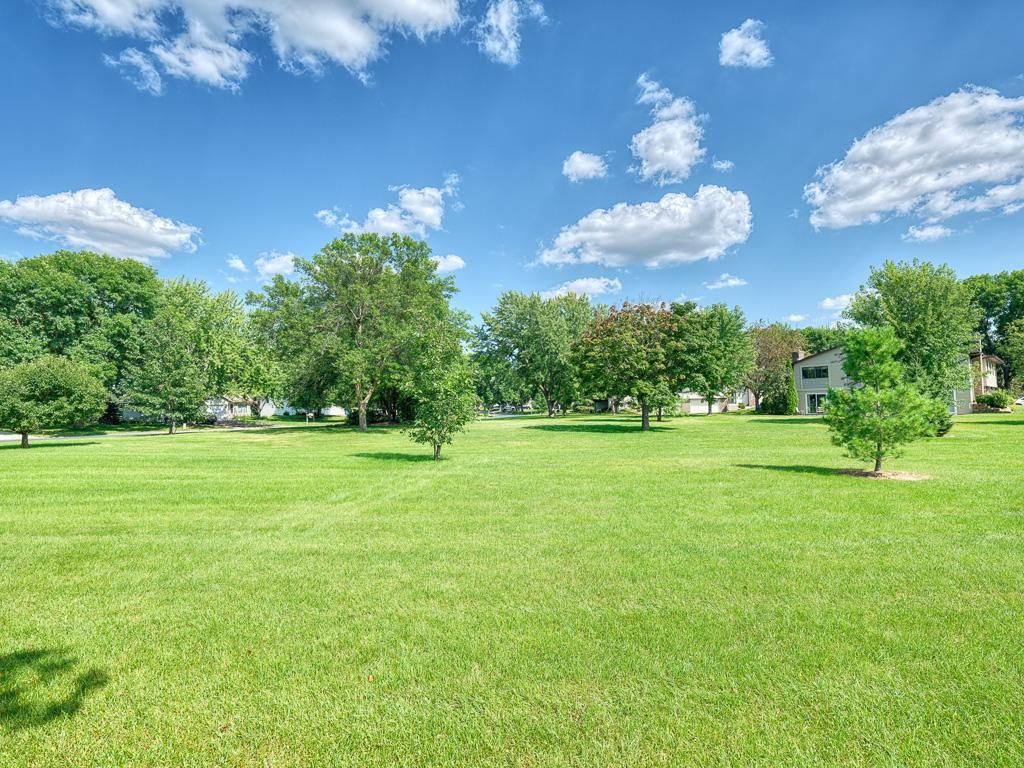 9570 Kingsview Lane N