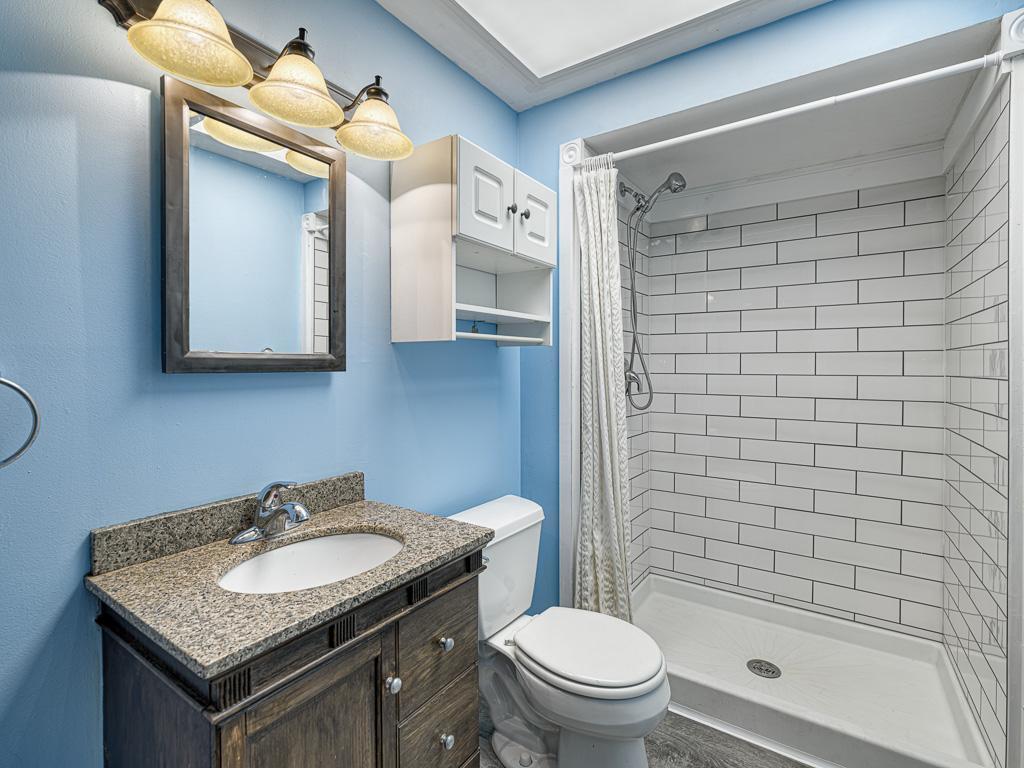 9570 Kingsview Lane N