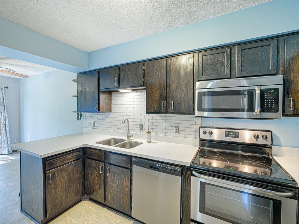 9570 Kingsview Lane N