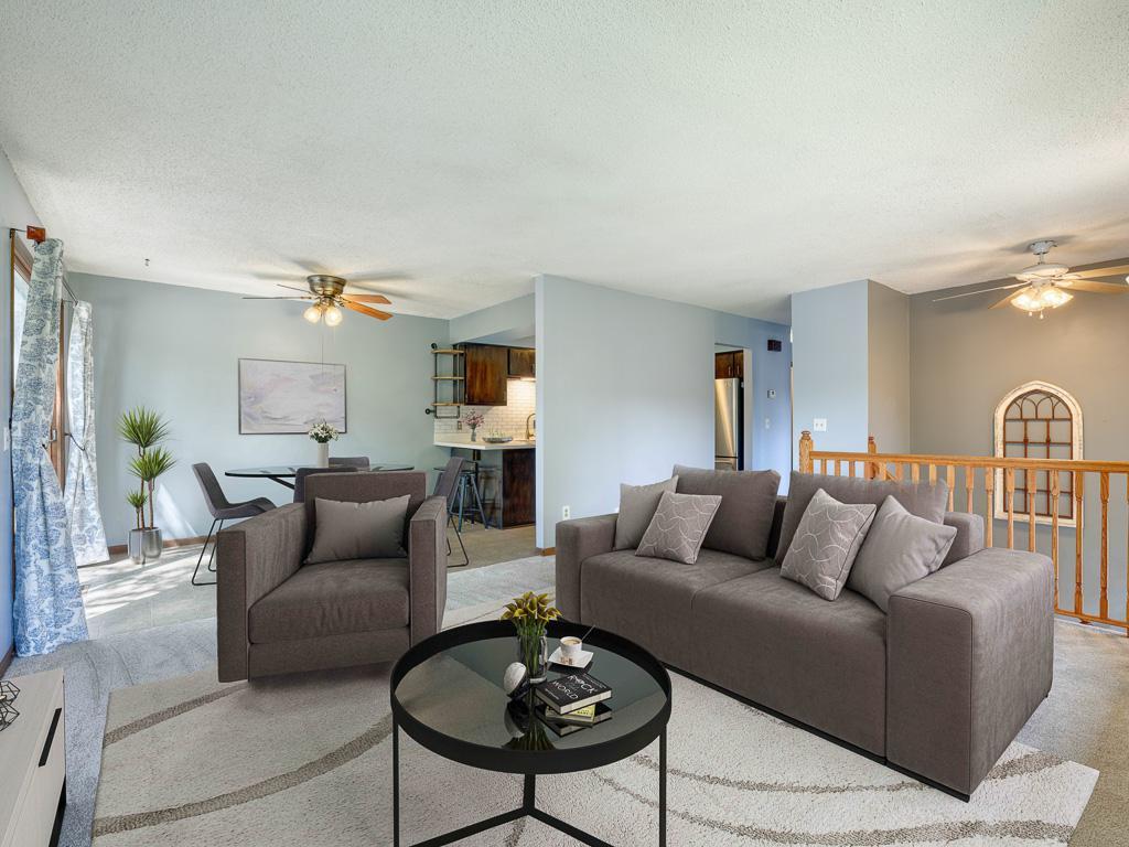 9570 Kingsview Lane N