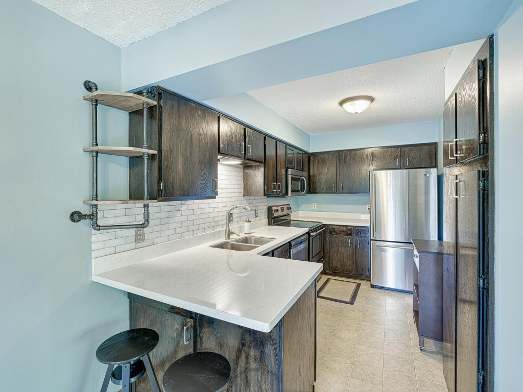 9570 Kingsview Lane N