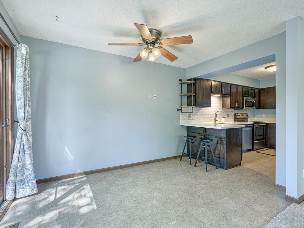 9570 Kingsview Lane N