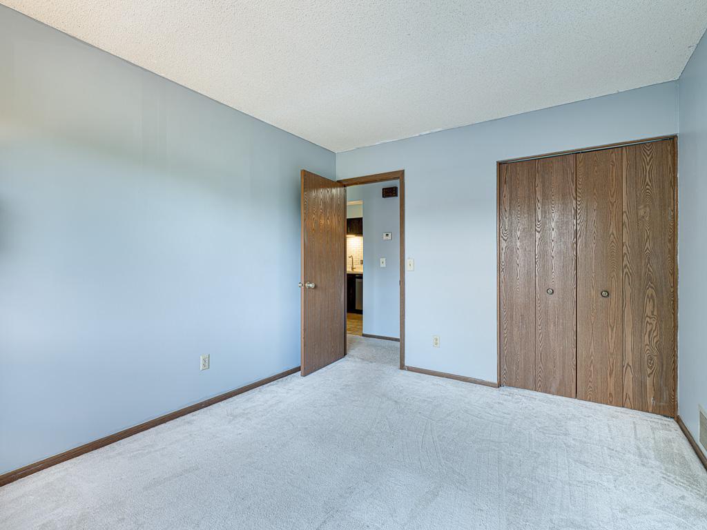 9570 Kingsview Lane N