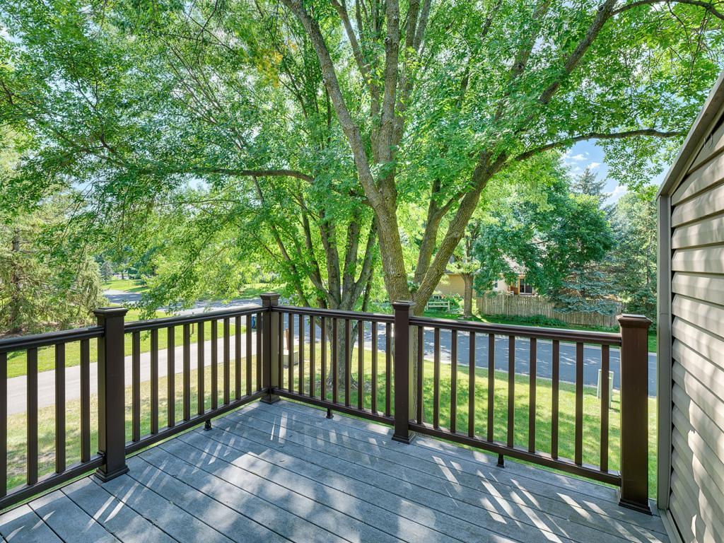 9570 Kingsview Lane N