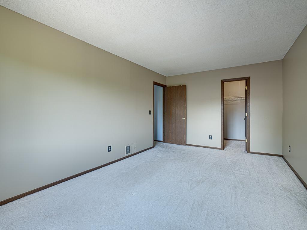 9570 Kingsview Lane N