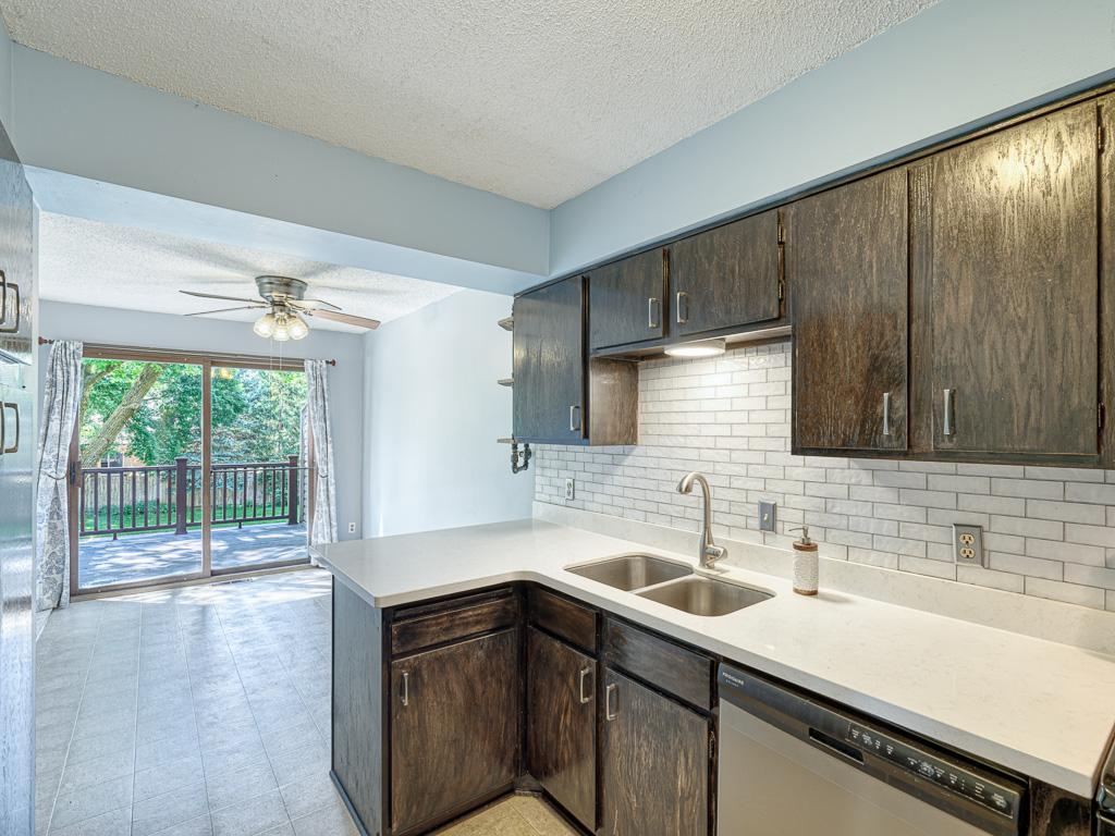 9570 Kingsview Lane N