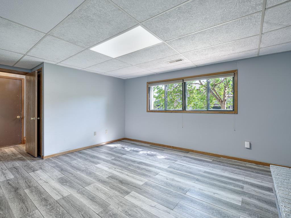 9570 Kingsview Lane N