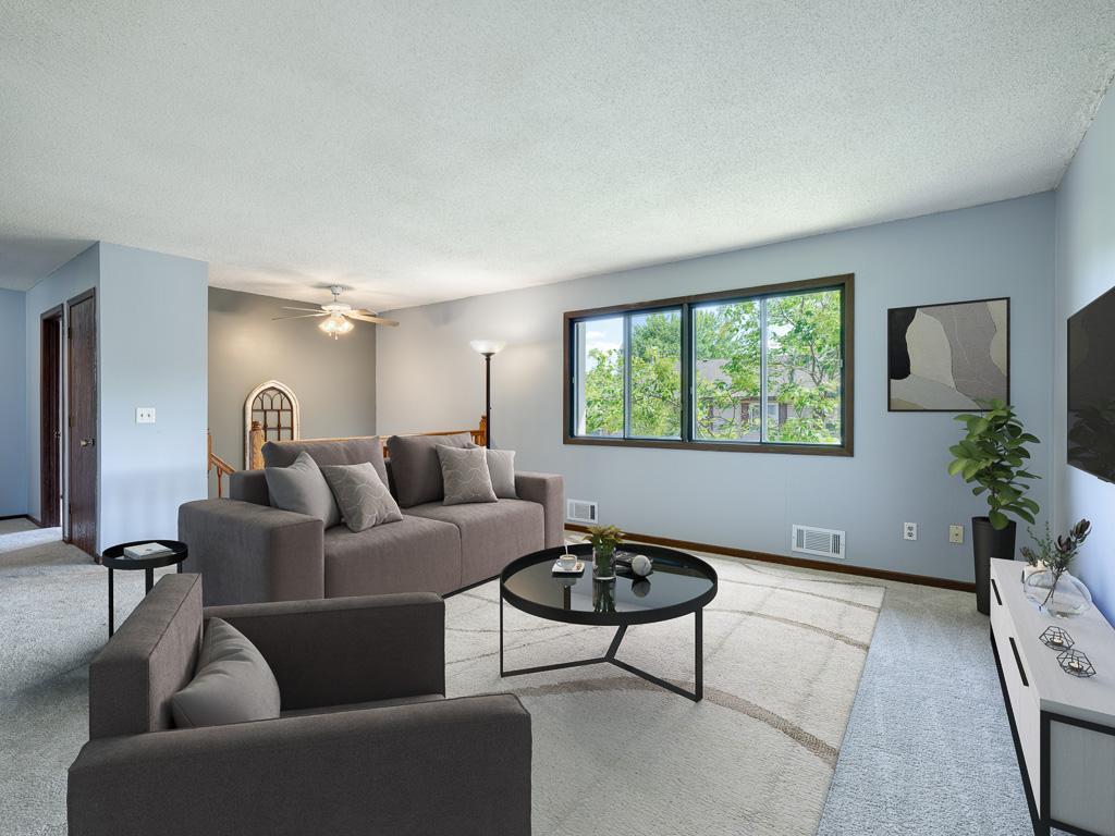 9570 Kingsview Lane N