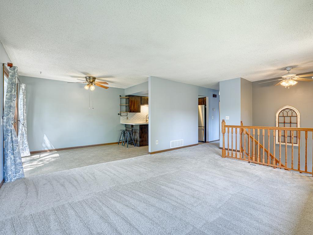 9570 Kingsview Lane N