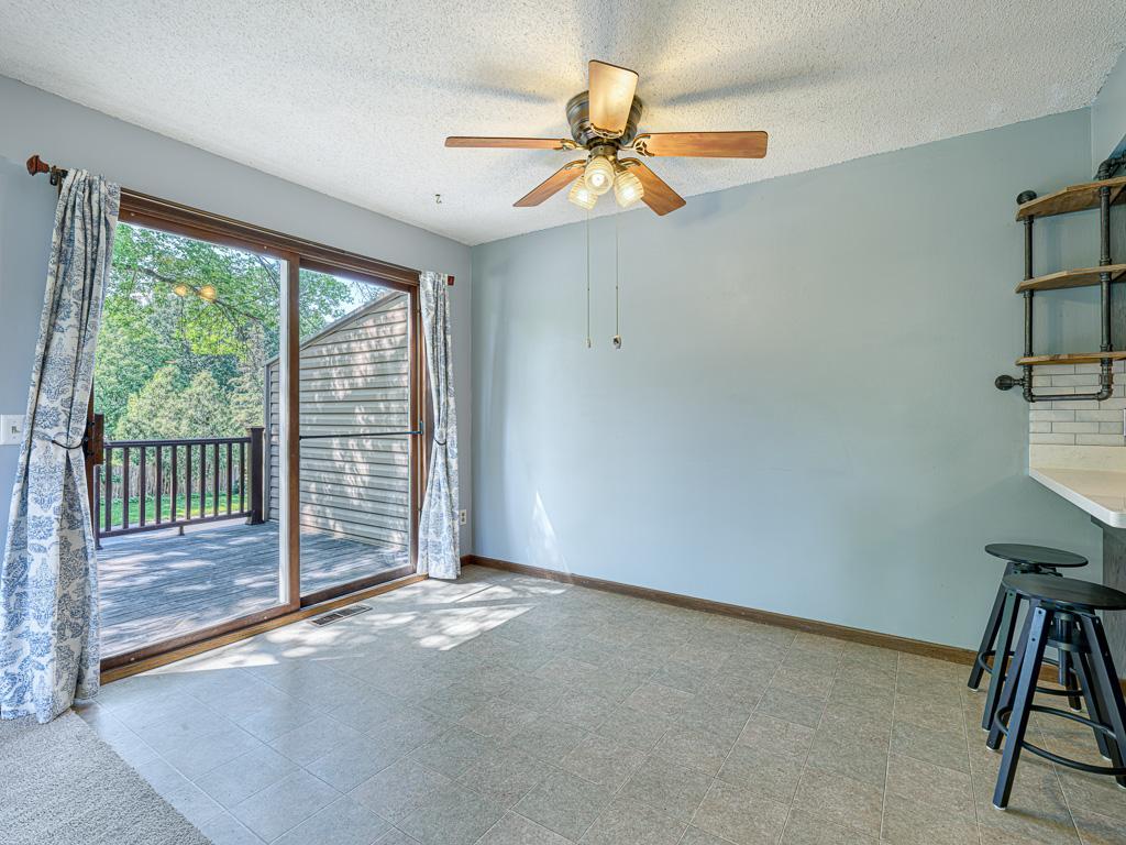 9570 Kingsview Lane N