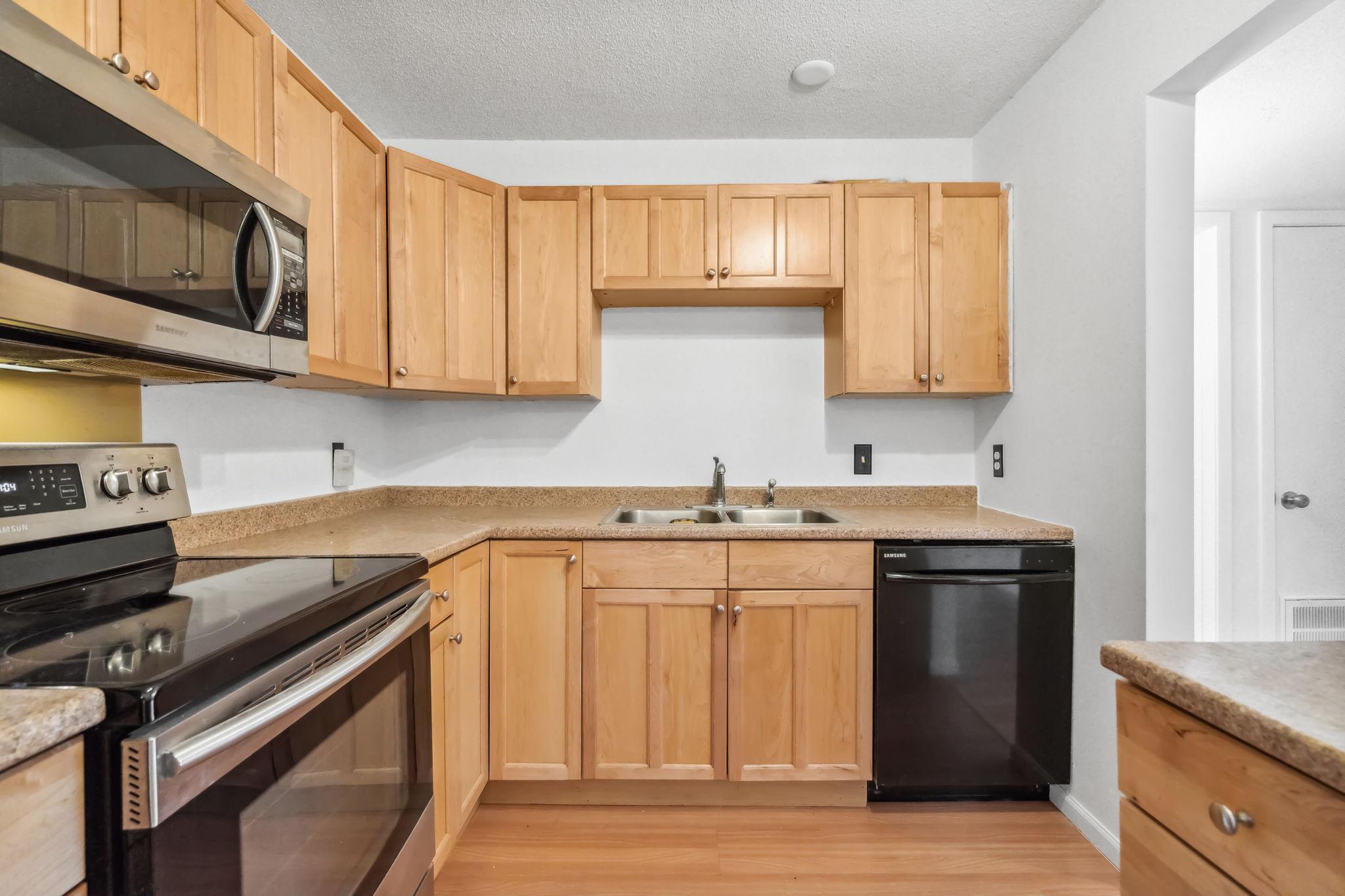 4100 Parklawn Avenue Unit: 201