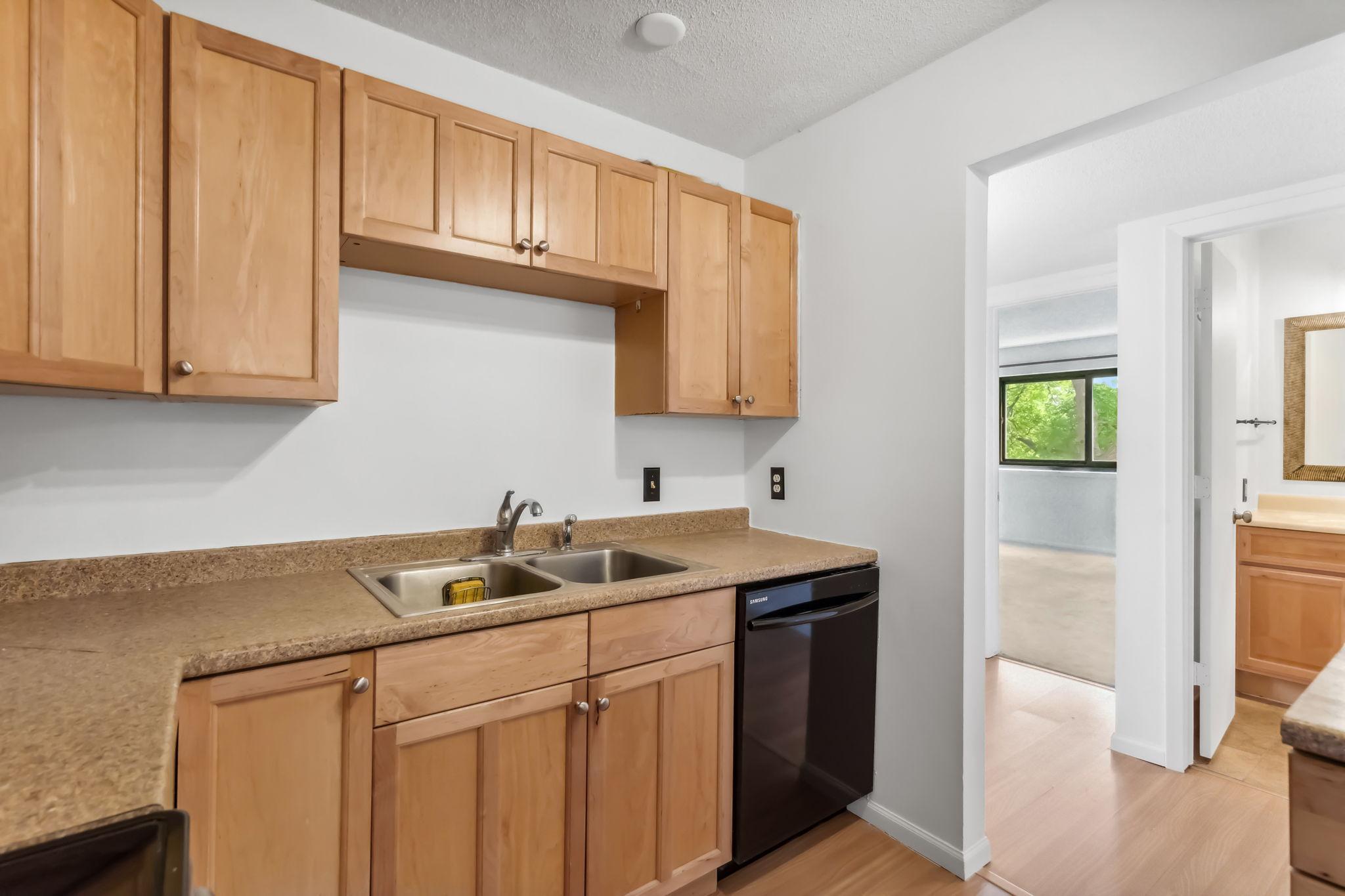 4100 Parklawn Avenue Unit: 201