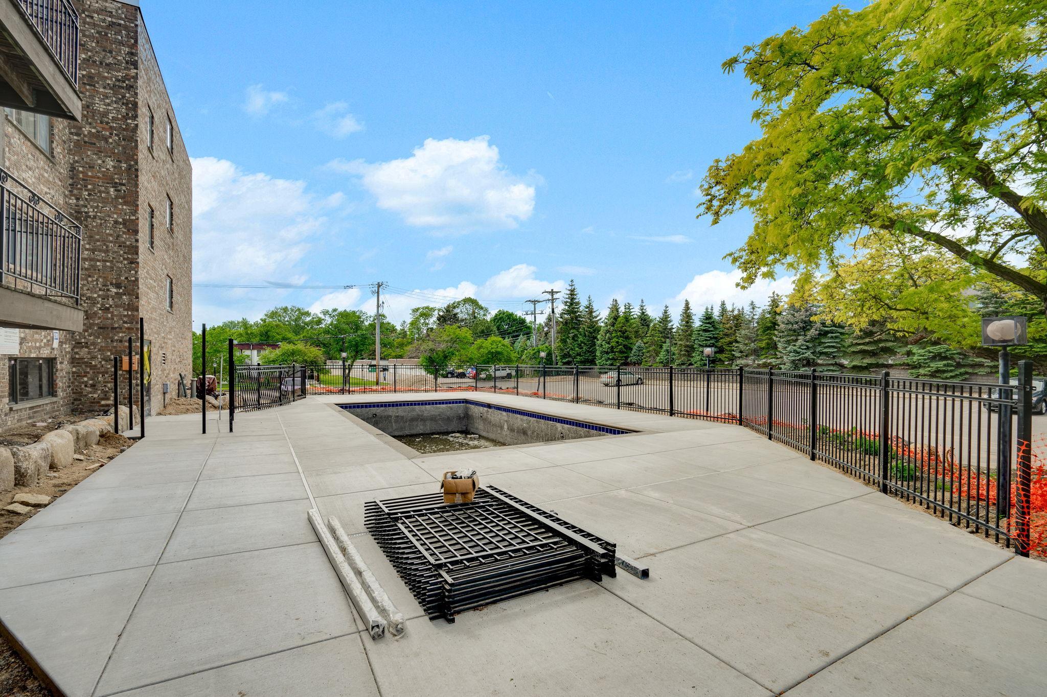 4100 Parklawn Avenue Unit: 201