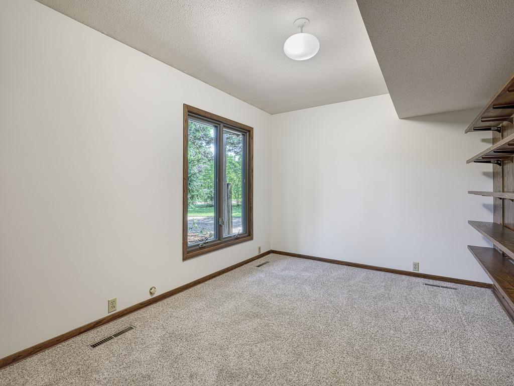 1984 Shryer Avenue W