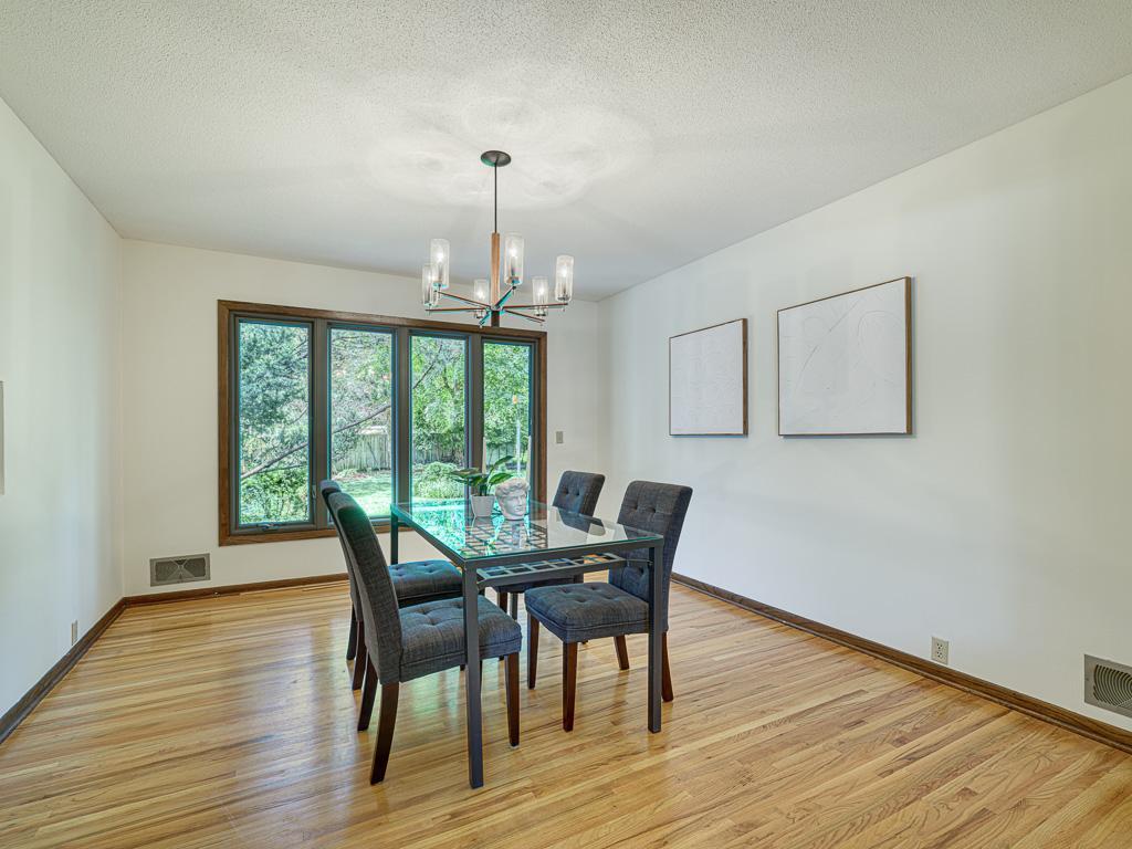 1984 Shryer Avenue W