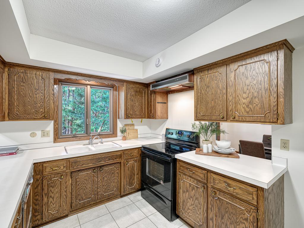 1984 Shryer Avenue W