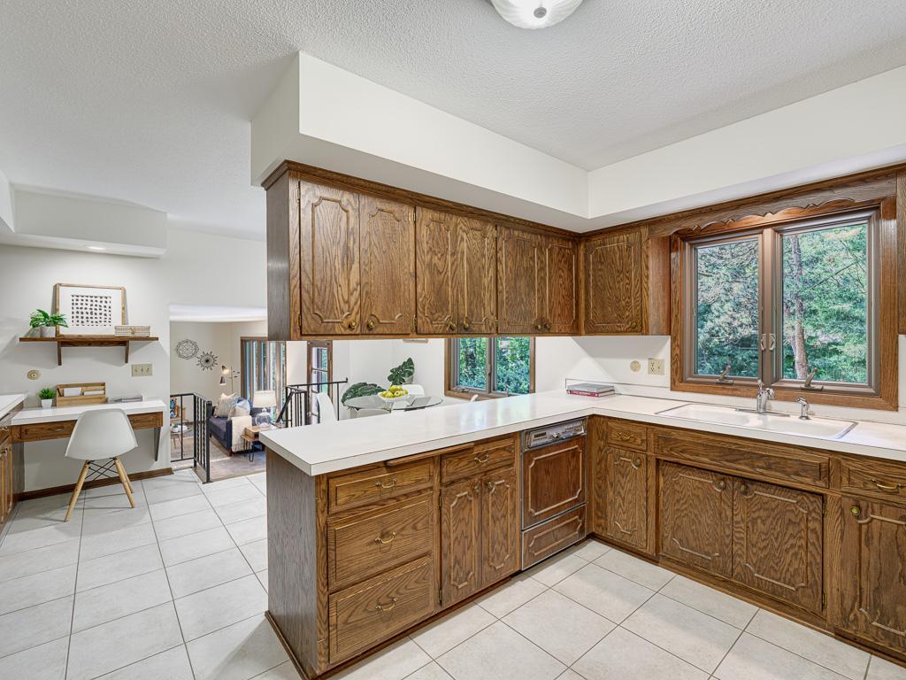 1984 Shryer Avenue W