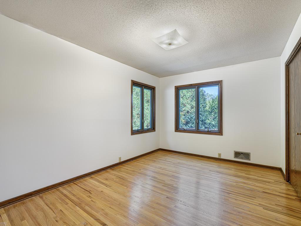 1984 Shryer Avenue W