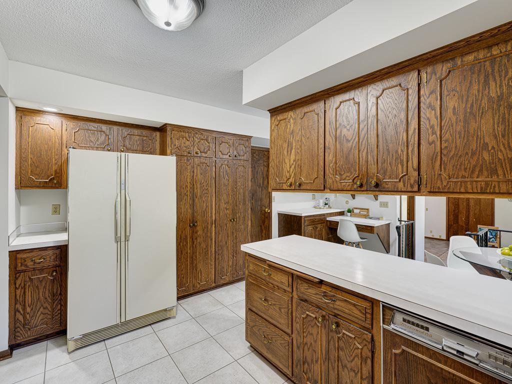 1984 Shryer Avenue W