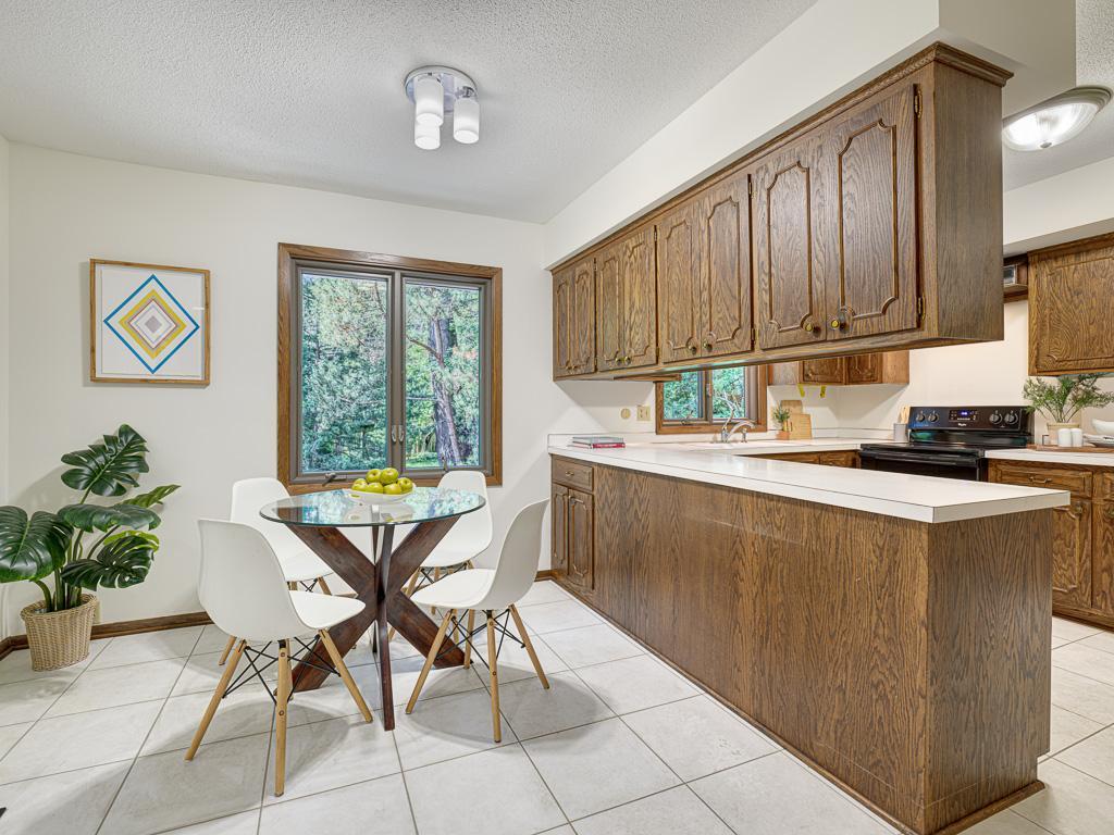 1984 Shryer Avenue W