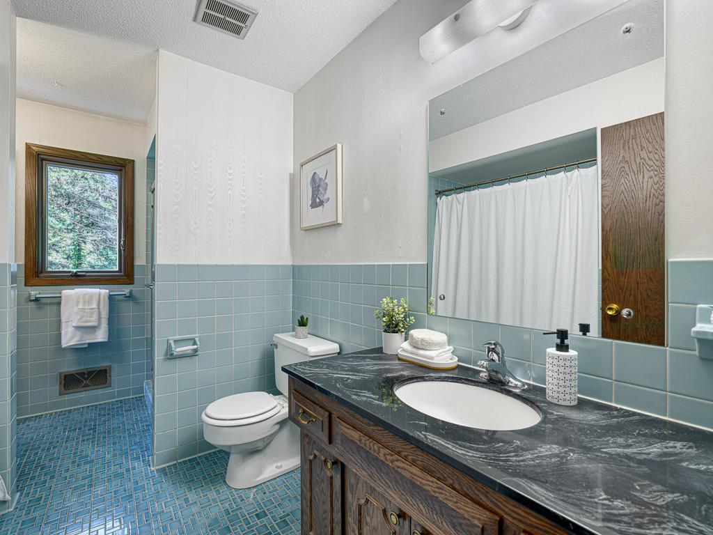 1984 Shryer Avenue W