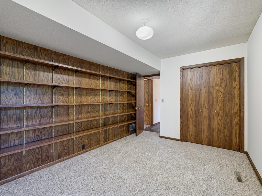 1984 Shryer Avenue W