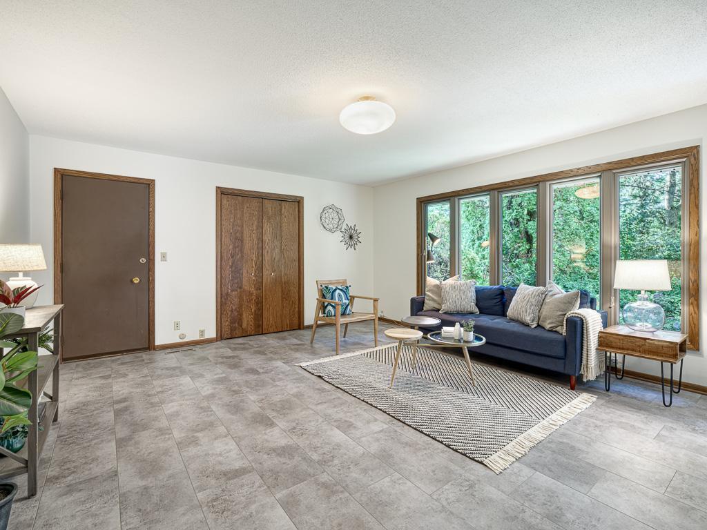 1984 Shryer Avenue W