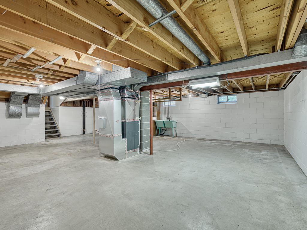 1984 Shryer Avenue W