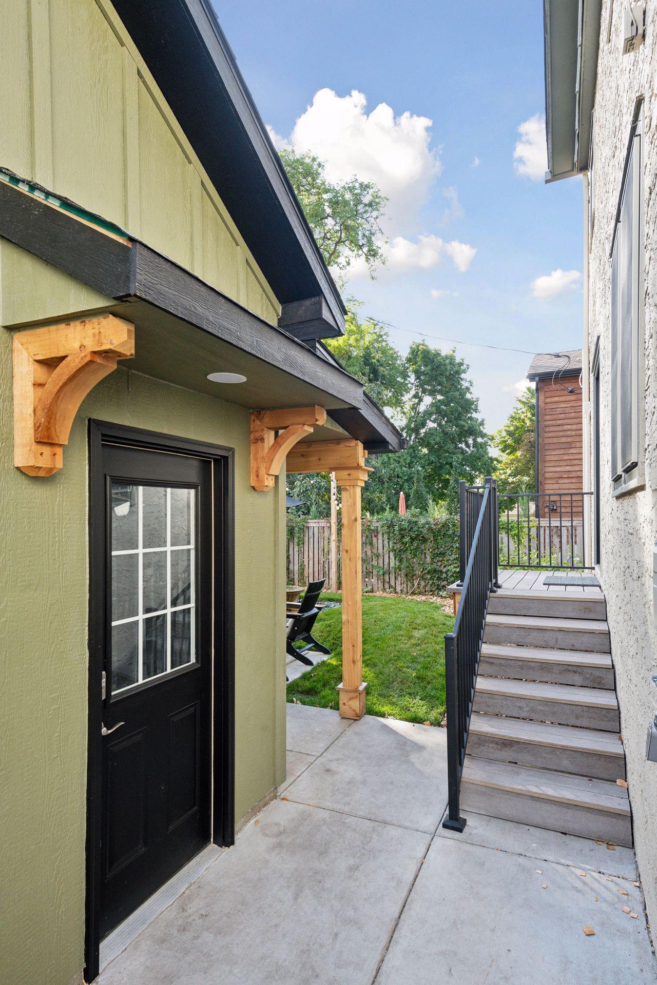 450 Mount Curve Boulevard