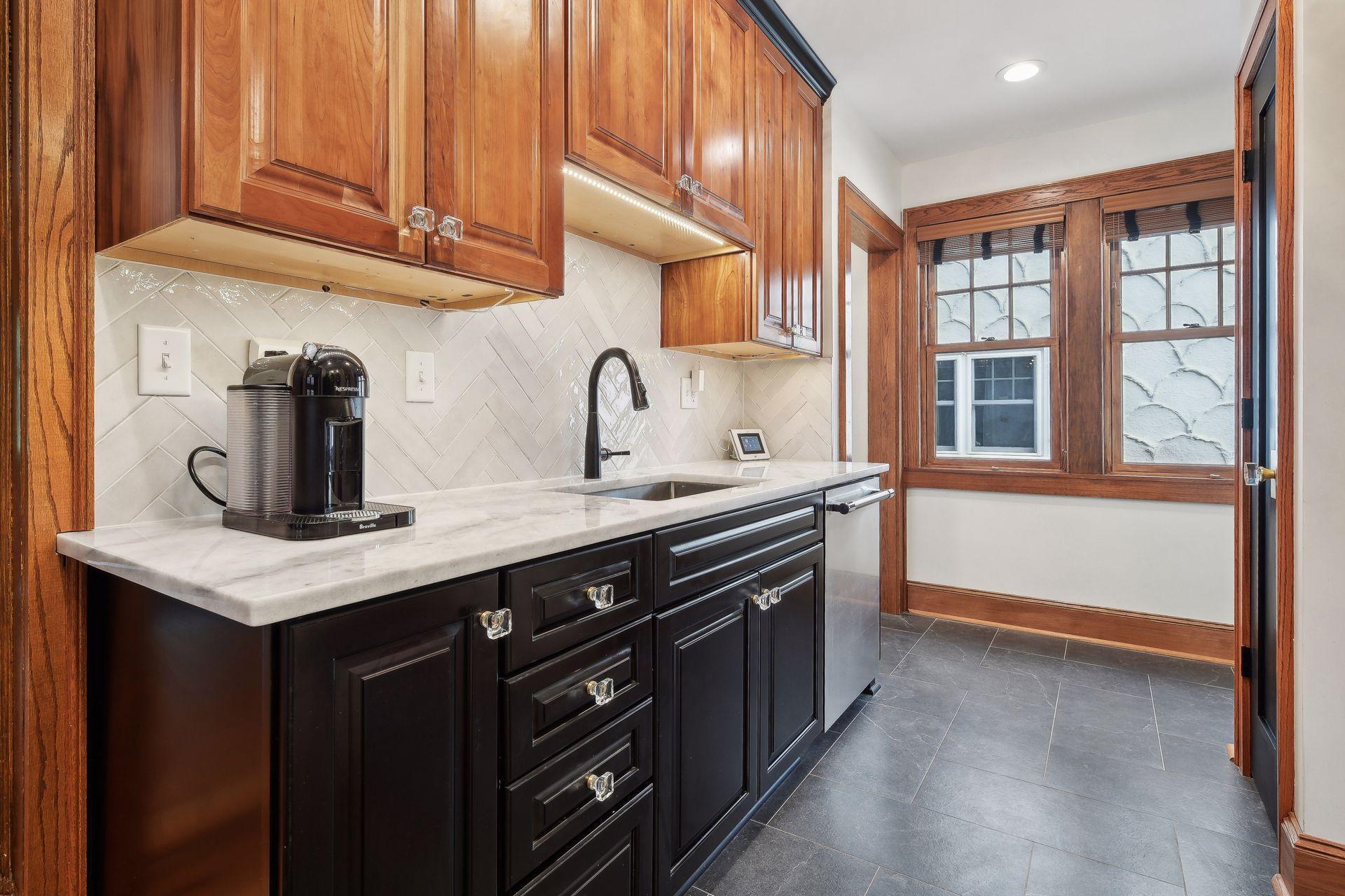 450 Mount Curve Boulevard