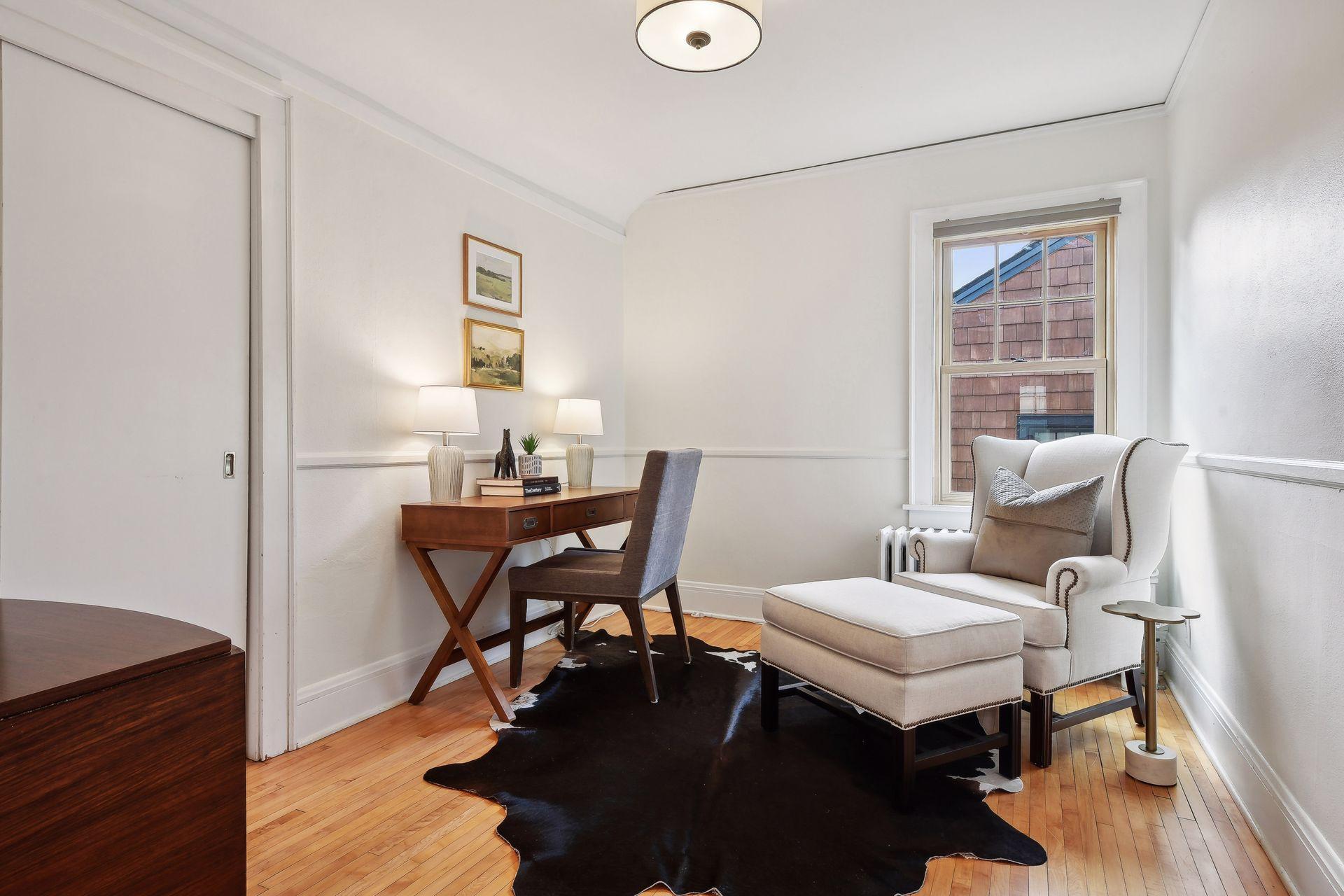 450 Mount Curve Boulevard