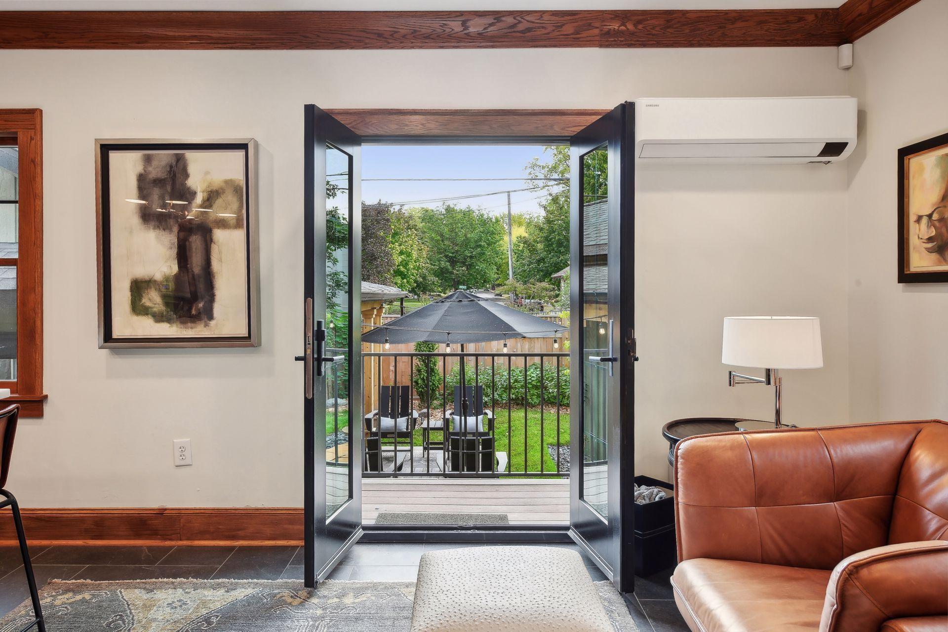 450 Mount Curve Boulevard