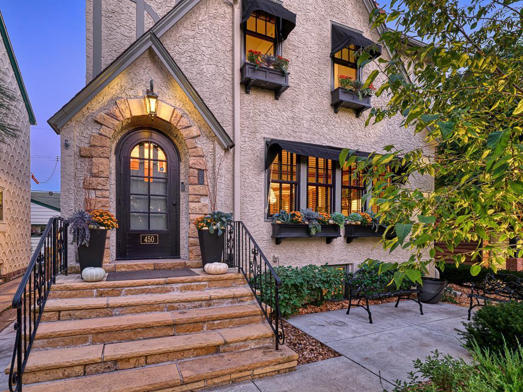 450 Mount Curve Boulevard