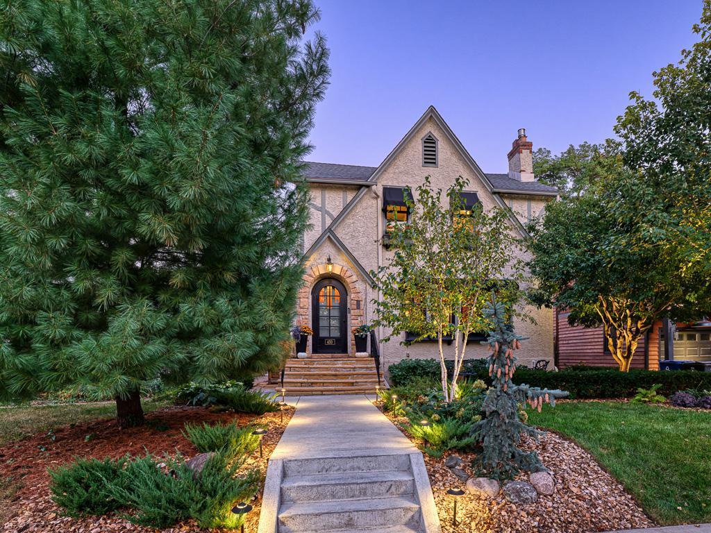 450 Mount Curve Boulevard