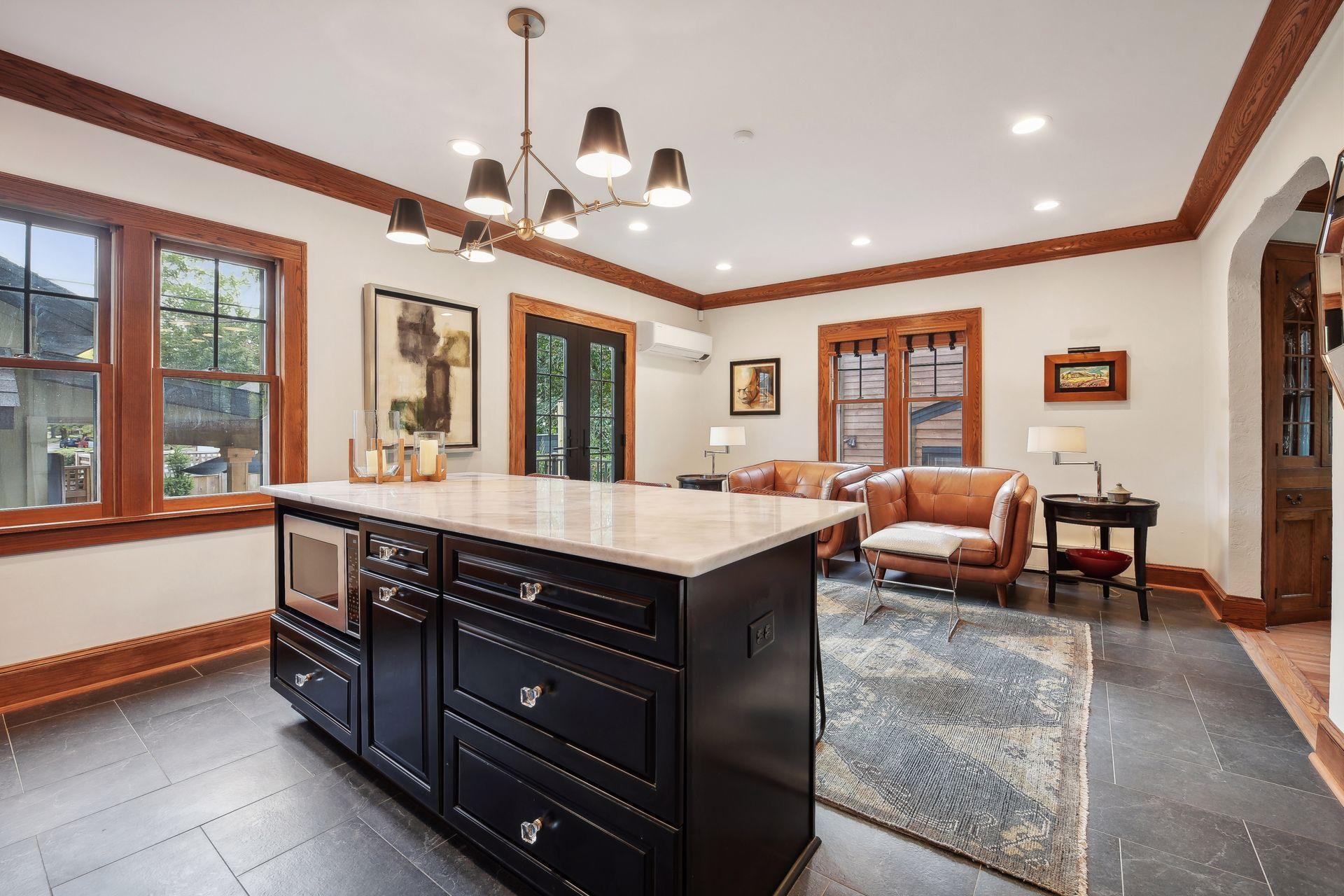 450 Mount Curve Boulevard