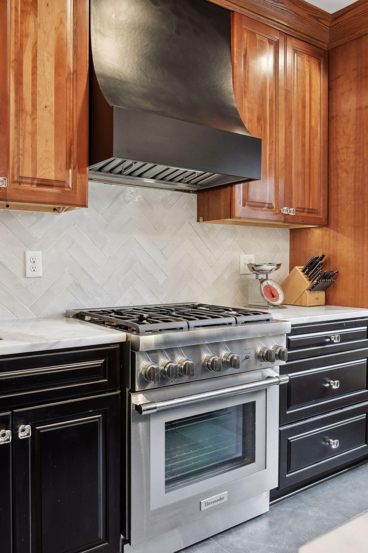 450 Mount Curve Boulevard