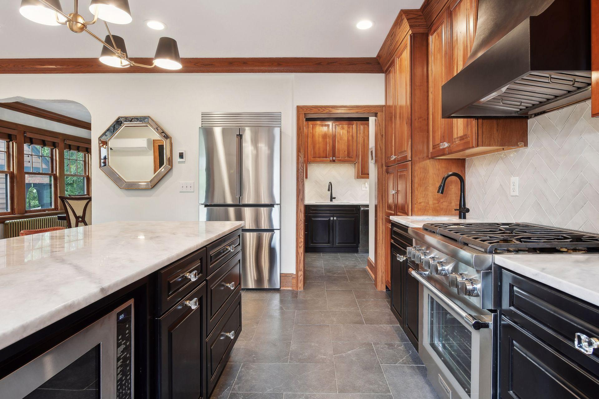 450 Mount Curve Boulevard