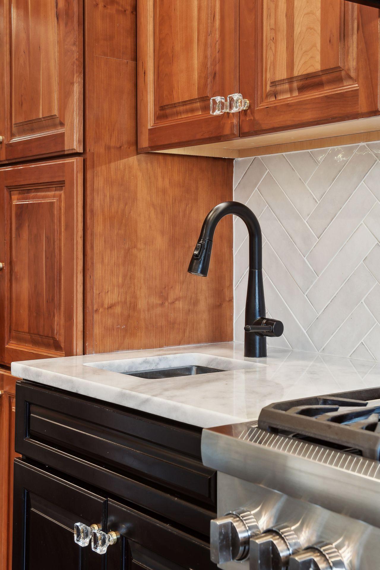 450 Mount Curve Boulevard