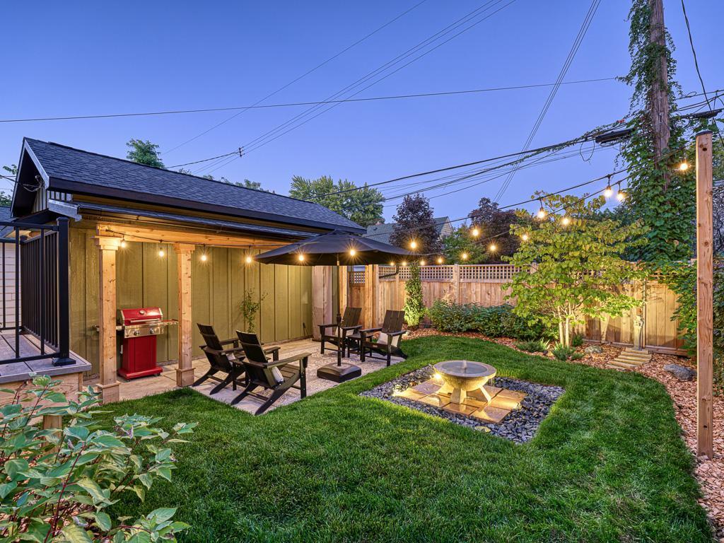 450 Mount Curve Boulevard