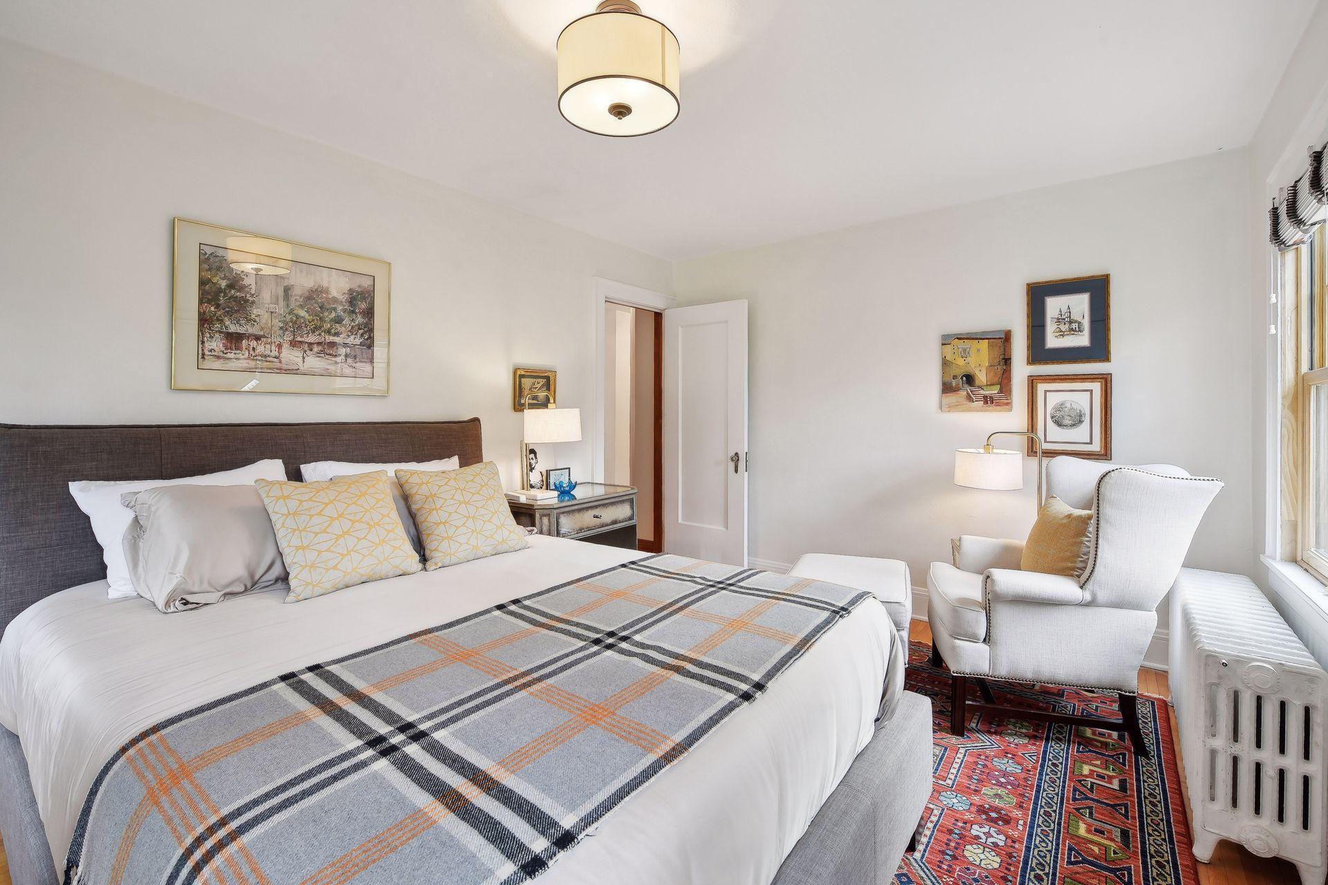 450 Mount Curve Boulevard