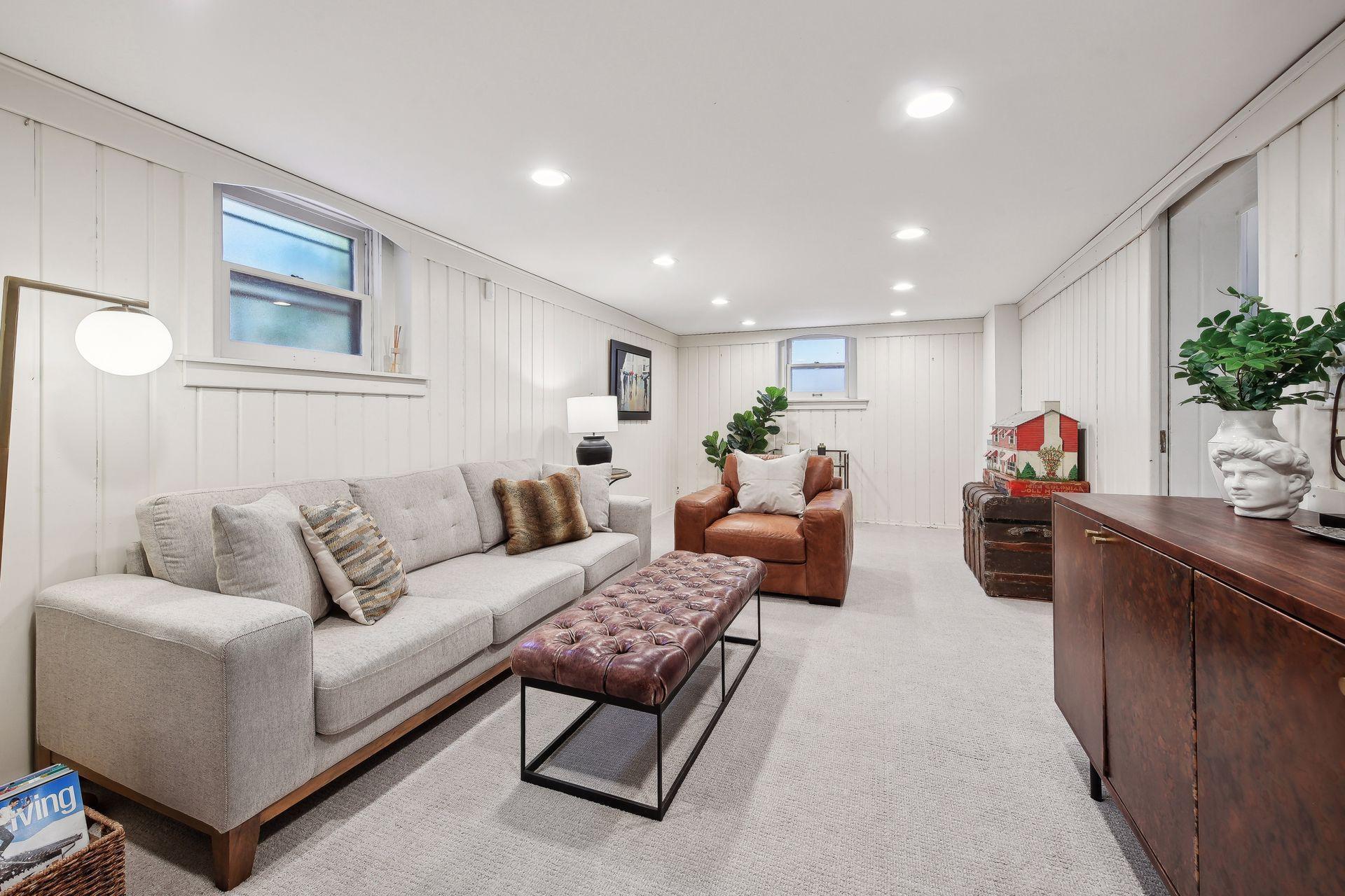 450 Mount Curve Boulevard