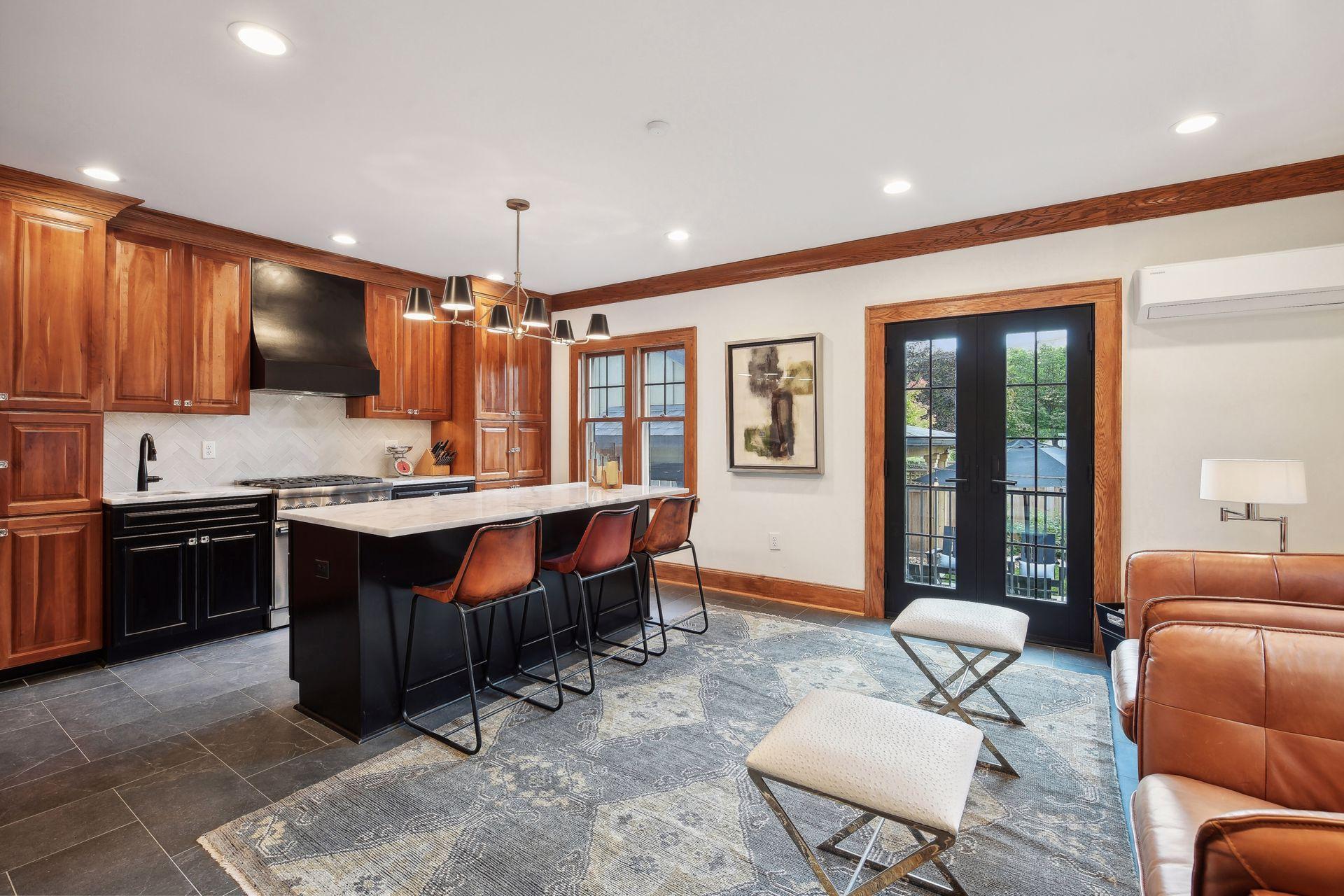 450 Mount Curve Boulevard