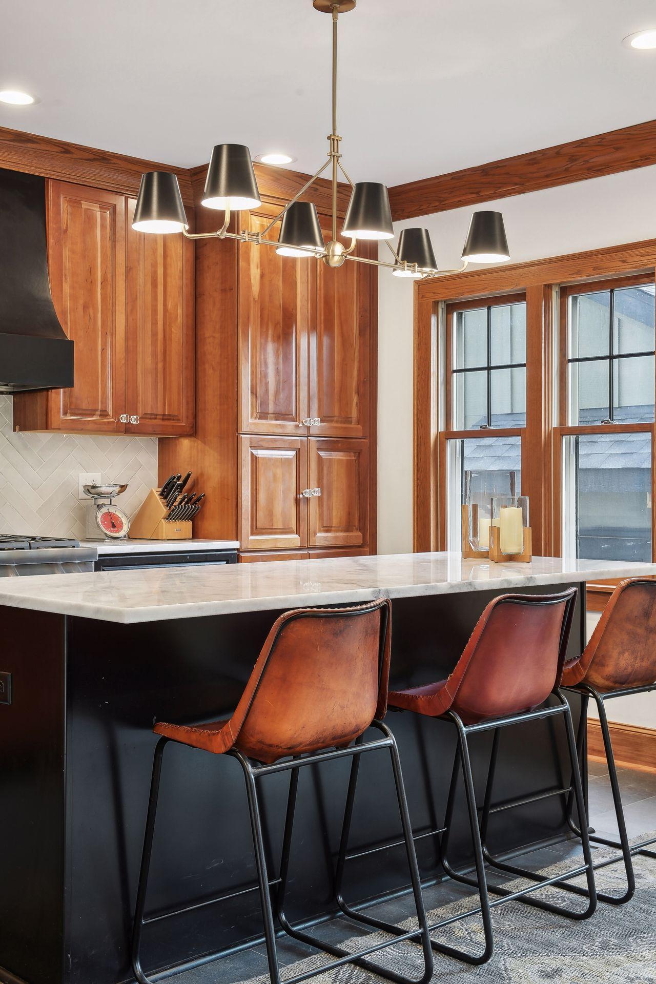 450 Mount Curve Boulevard