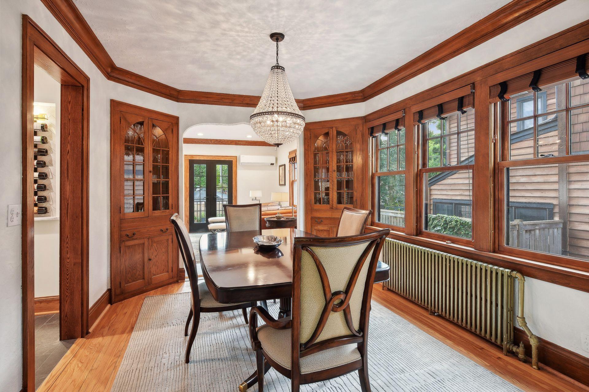 450 Mount Curve Boulevard