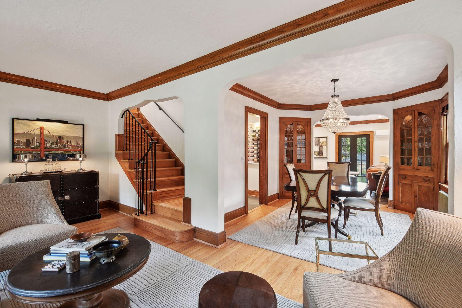 450 Mount Curve Boulevard