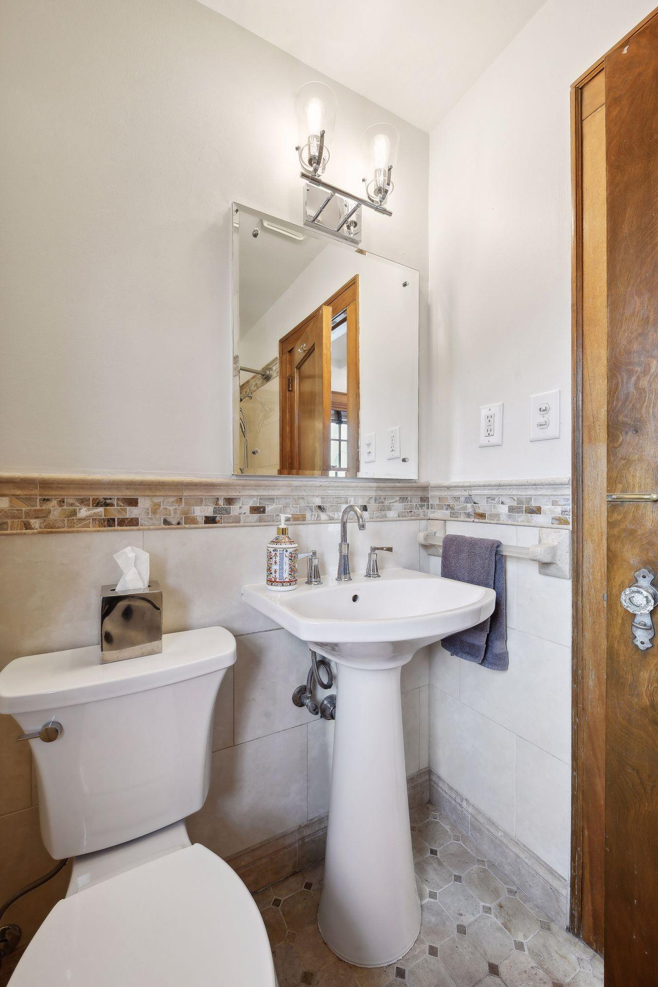 450 Mount Curve Boulevard