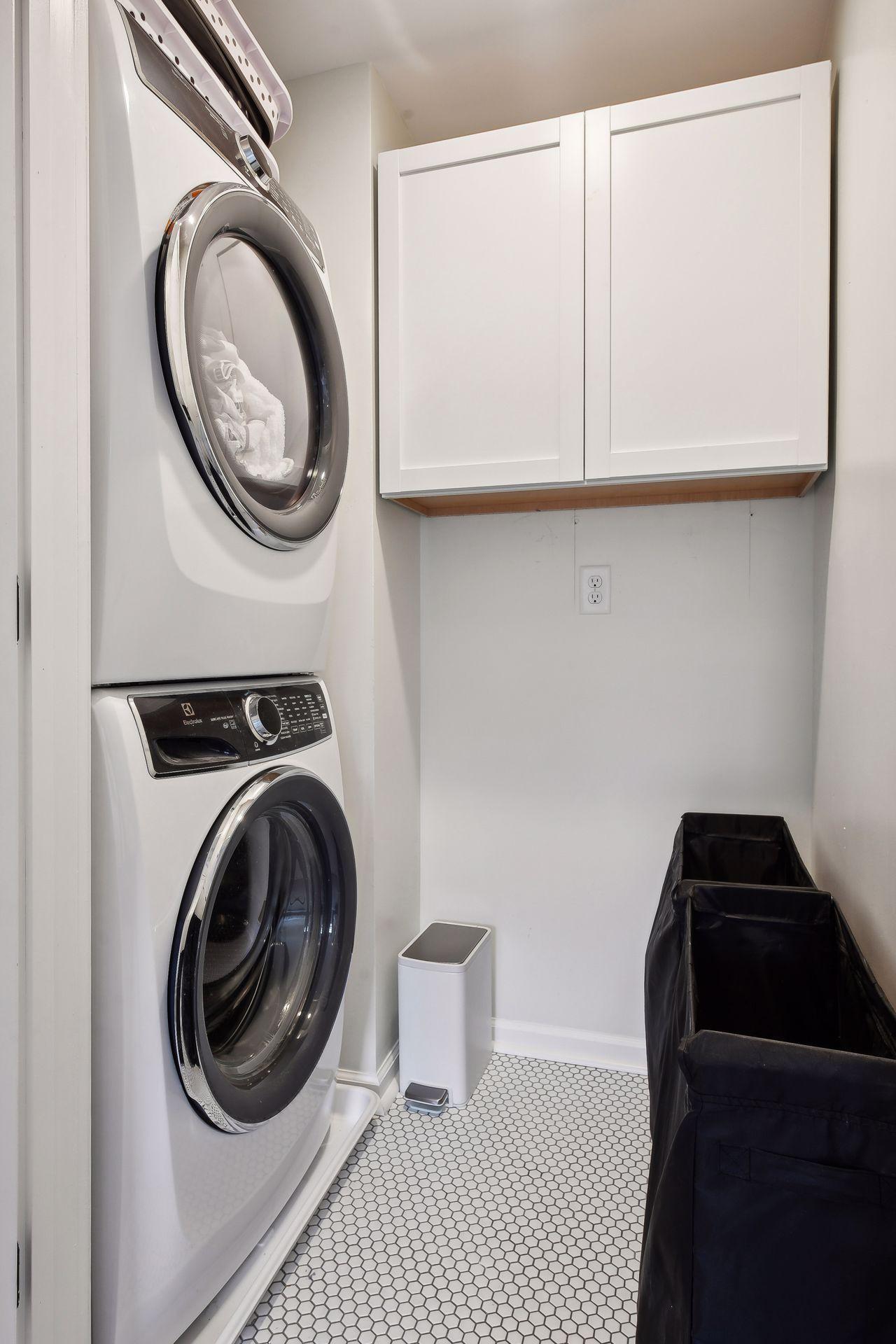 450 Mount Curve Boulevard